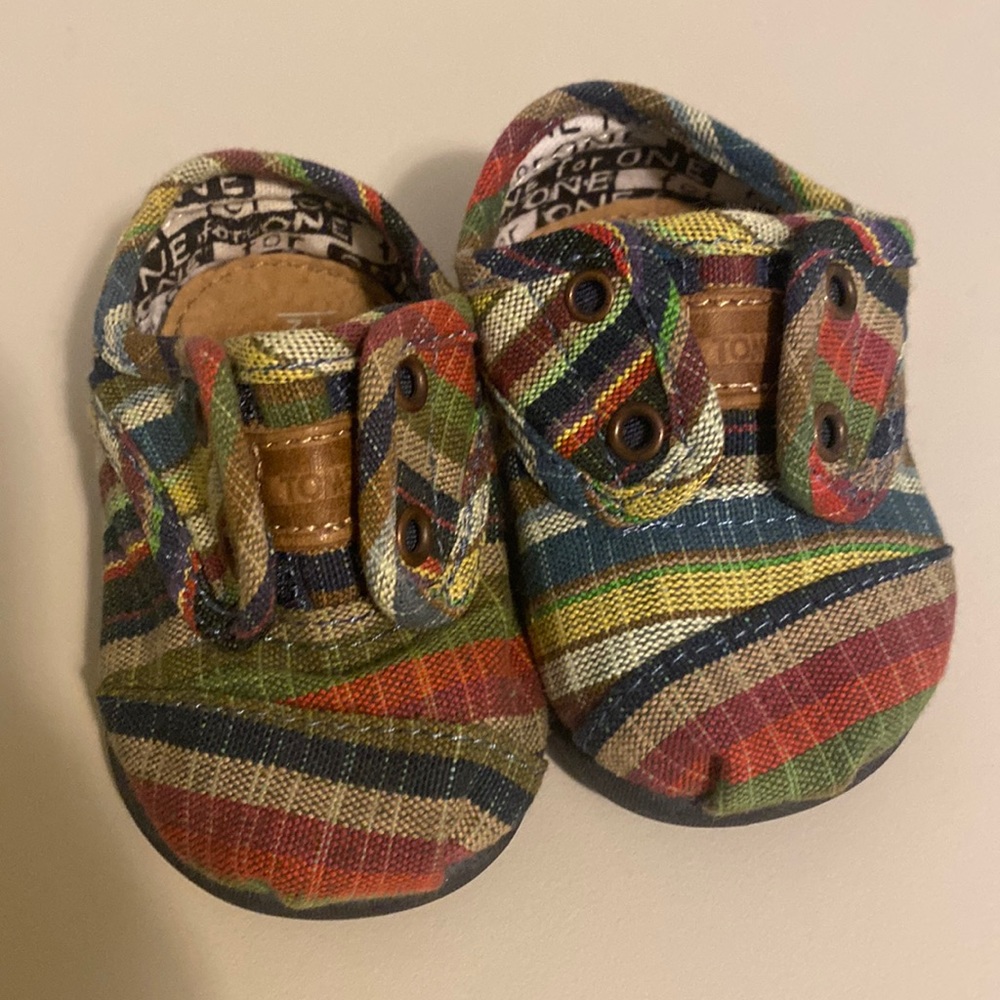 Tom’s baby shoes like new!